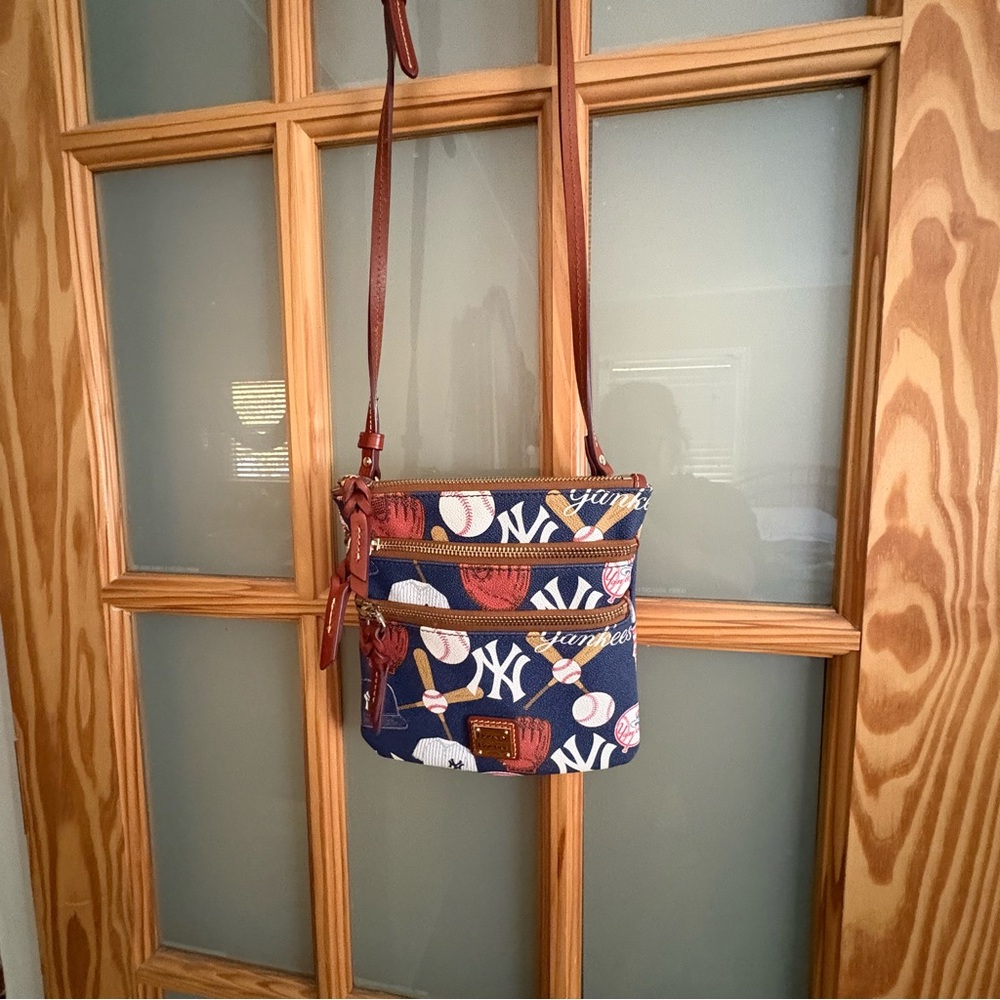 Dooney & Bourke New York Yankees  Crossbody Bag